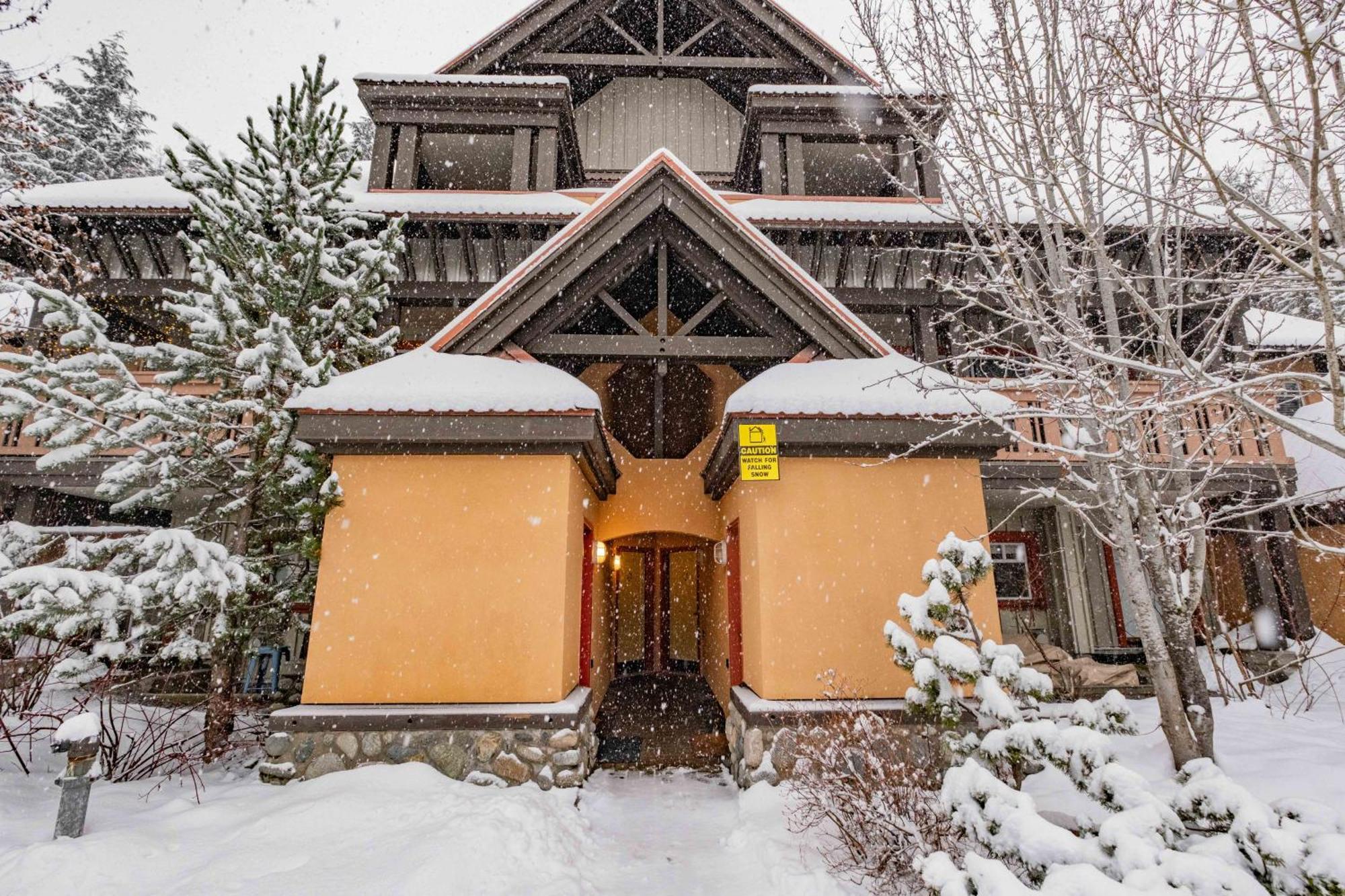 Sunpath By Outpost Whistler Villa Exteriör bild