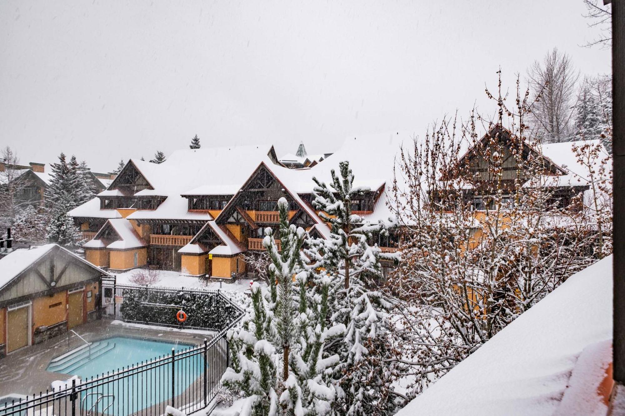 Sunpath By Outpost Whistler Villa Exteriör bild